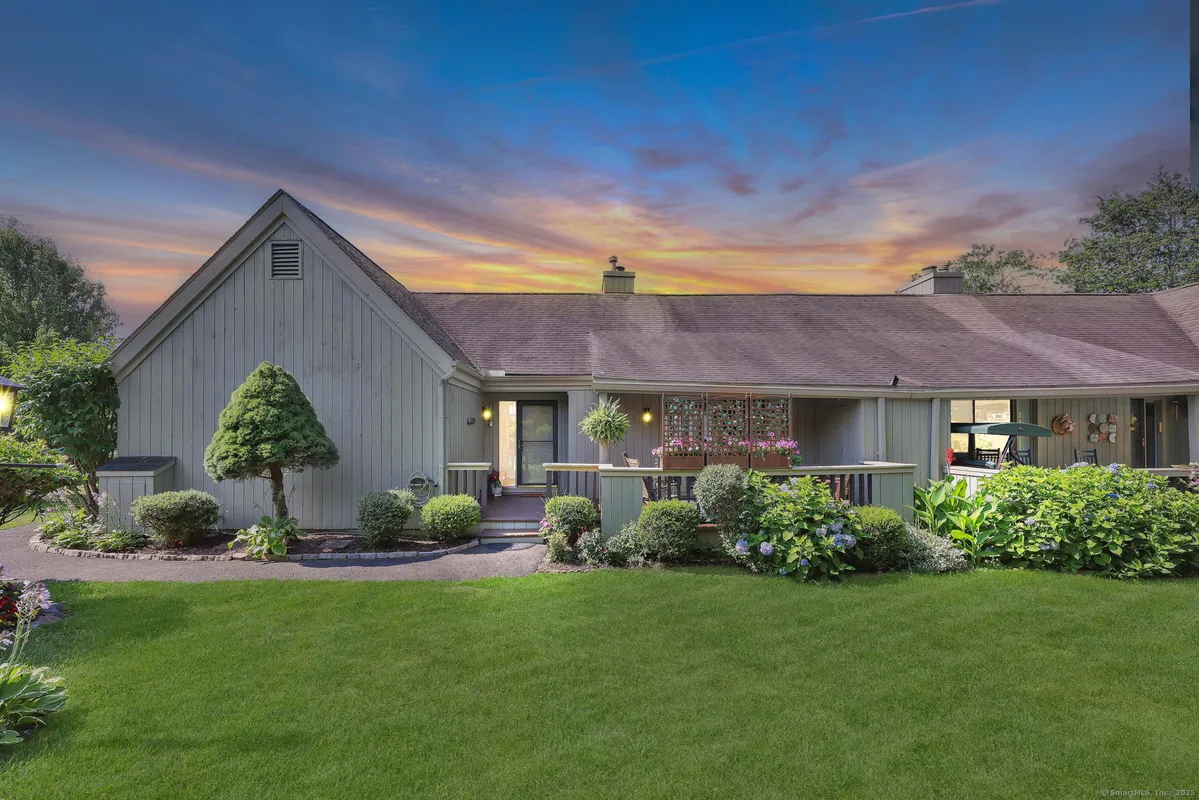 Property Slideshow image 1 of 39 | 617 cherokee ln b, Stratford, CT, 06614