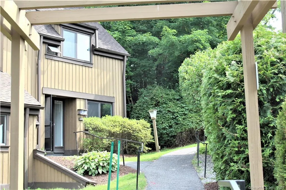 Property Slideshow image 1 of 40 | 60 heritage vlg b, Southbury, CT, 06488