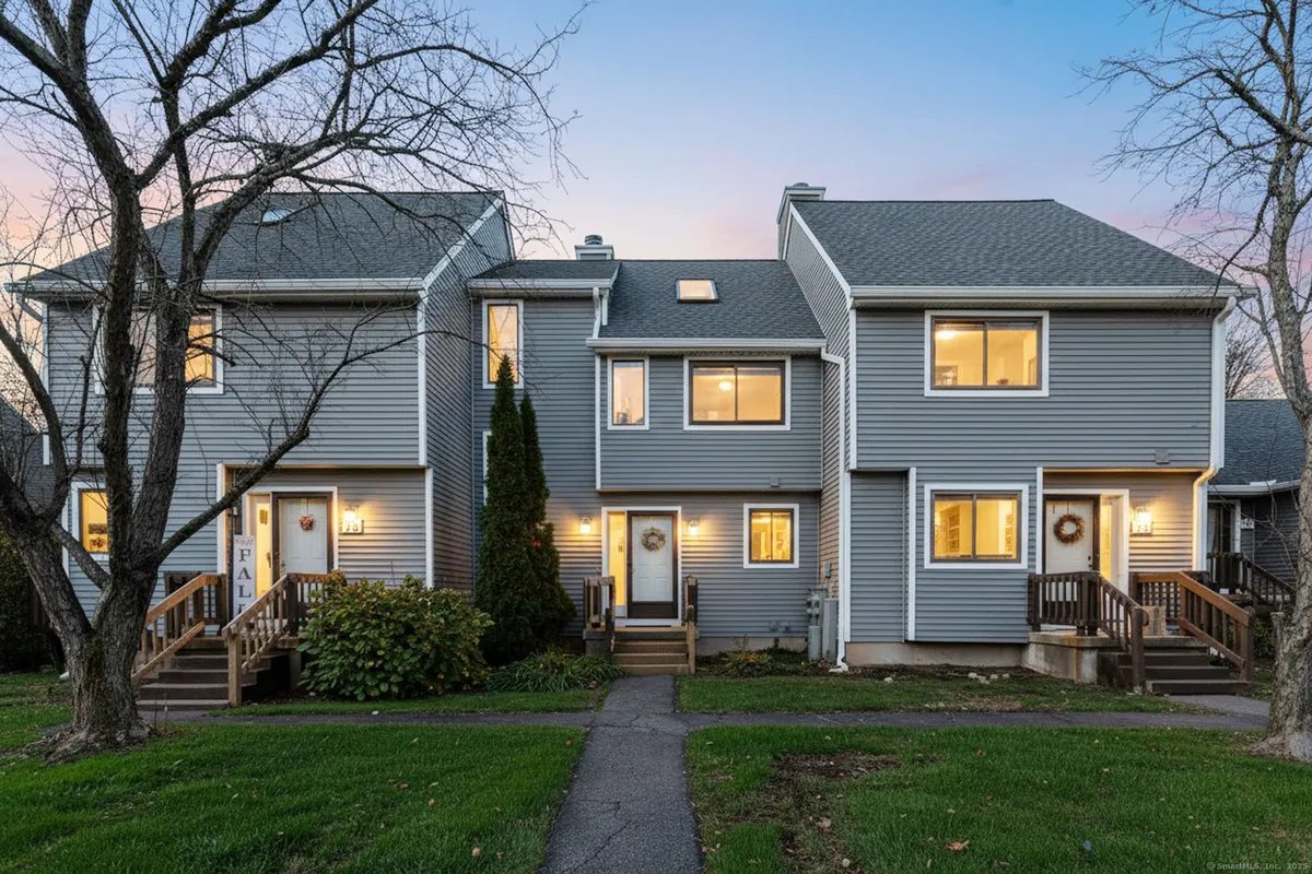 Property Slideshow image 1 of 36 | 76 silo way # 76, Bloomfield, CT, 06002