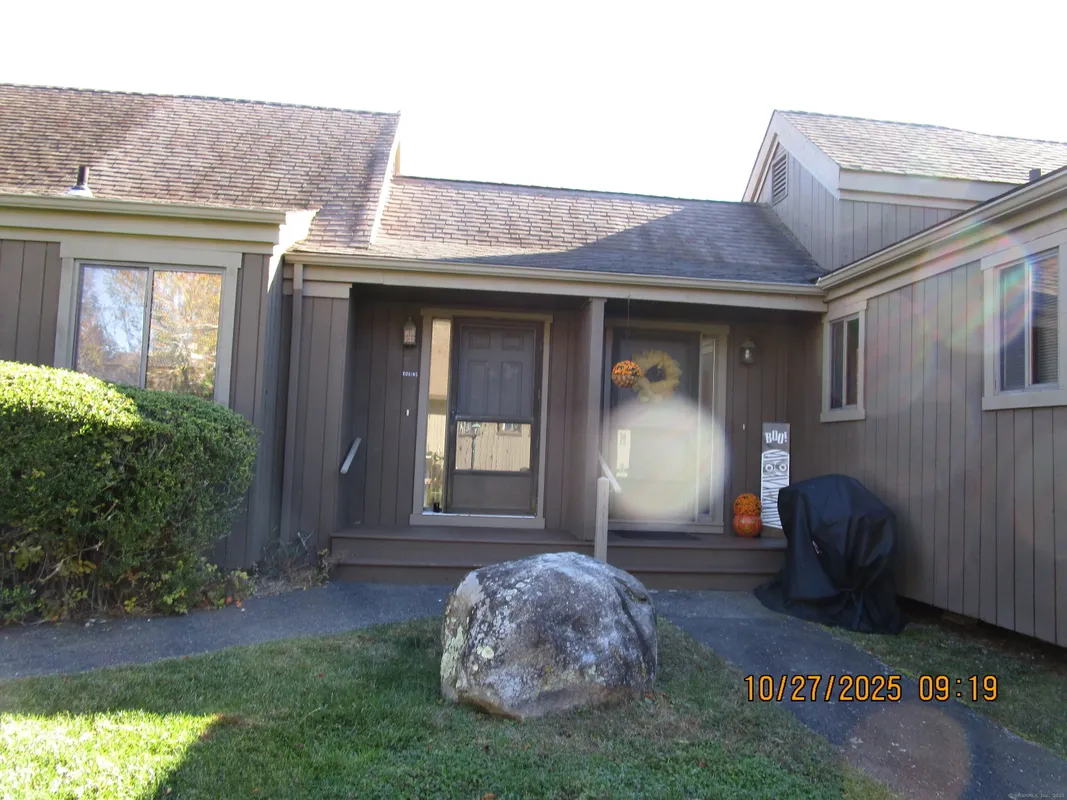 Property Slideshow image 1 of 9 | 619b erie ln # 619b, Stratford, CT, 06614