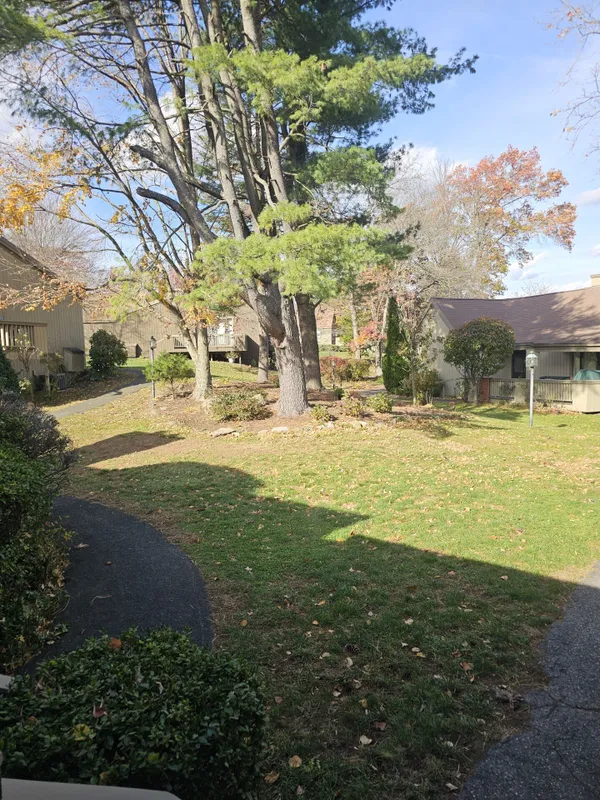 Property Slideshow image 1 of 24 | 289 agawam dr b, Stratford, CT, 06614